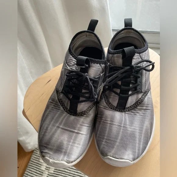 Nike Running Shoes - Picture 4 of 9